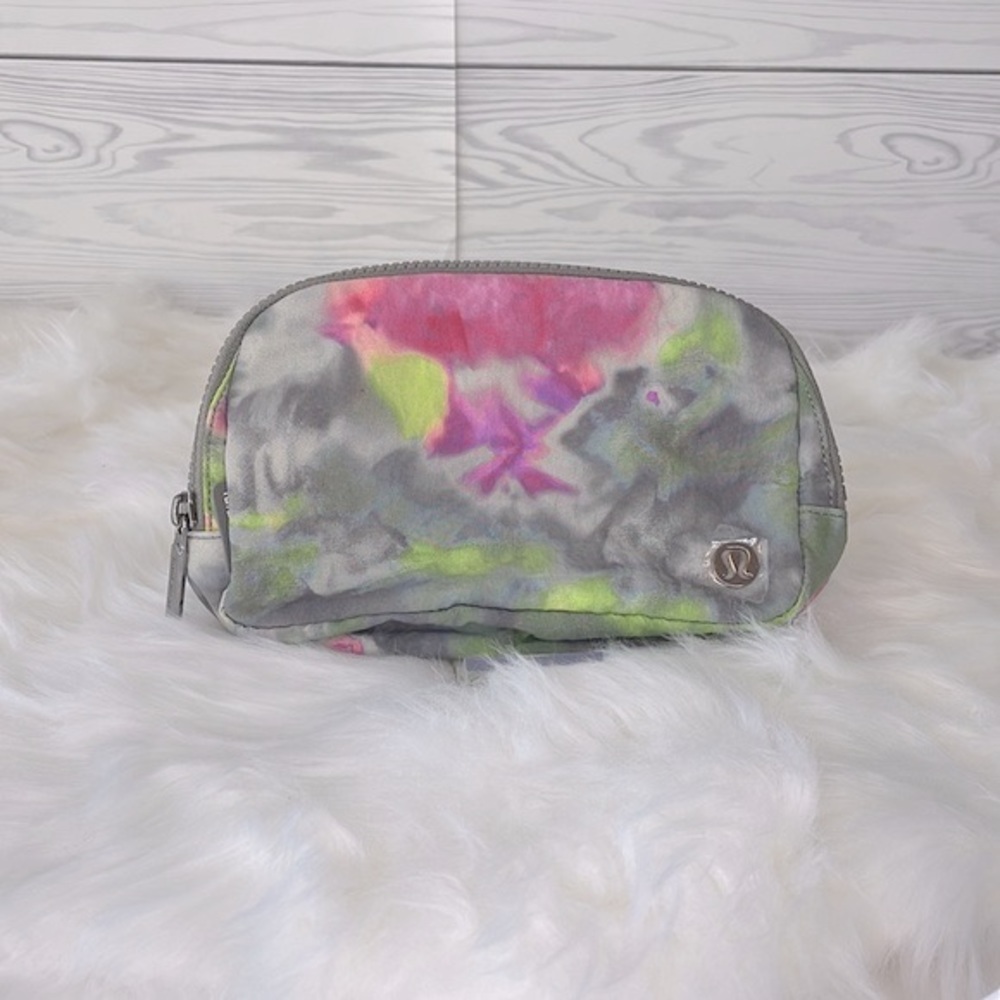 Lululemon Everywhere Belt Bag 1L (Hyper Dye Multi/Rover) - Picture 7 of 11